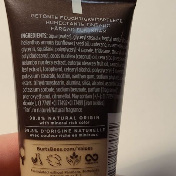 Burt's Bees 🐝 Goodness Glows Natural Tinted Moisturizer Tube #2010 Ivory 1oz - Picture 3 of 7